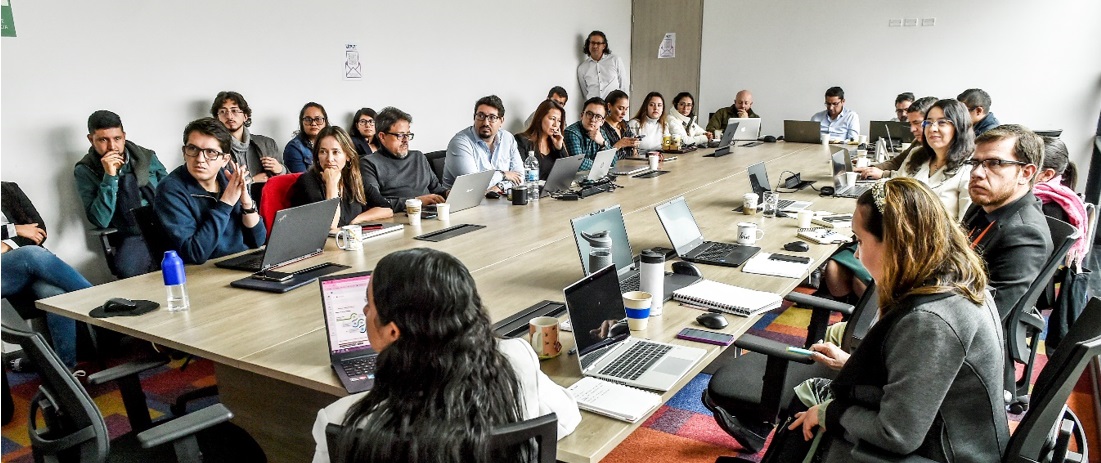 Equipo de trabajo de expertos de la UPIT en reunión del proyecto Conexión Soacha-Bogotá